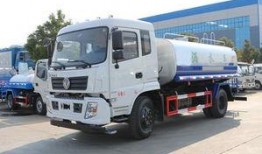 郑州爆料洒水车视频最新,这波操作太“豪爽”